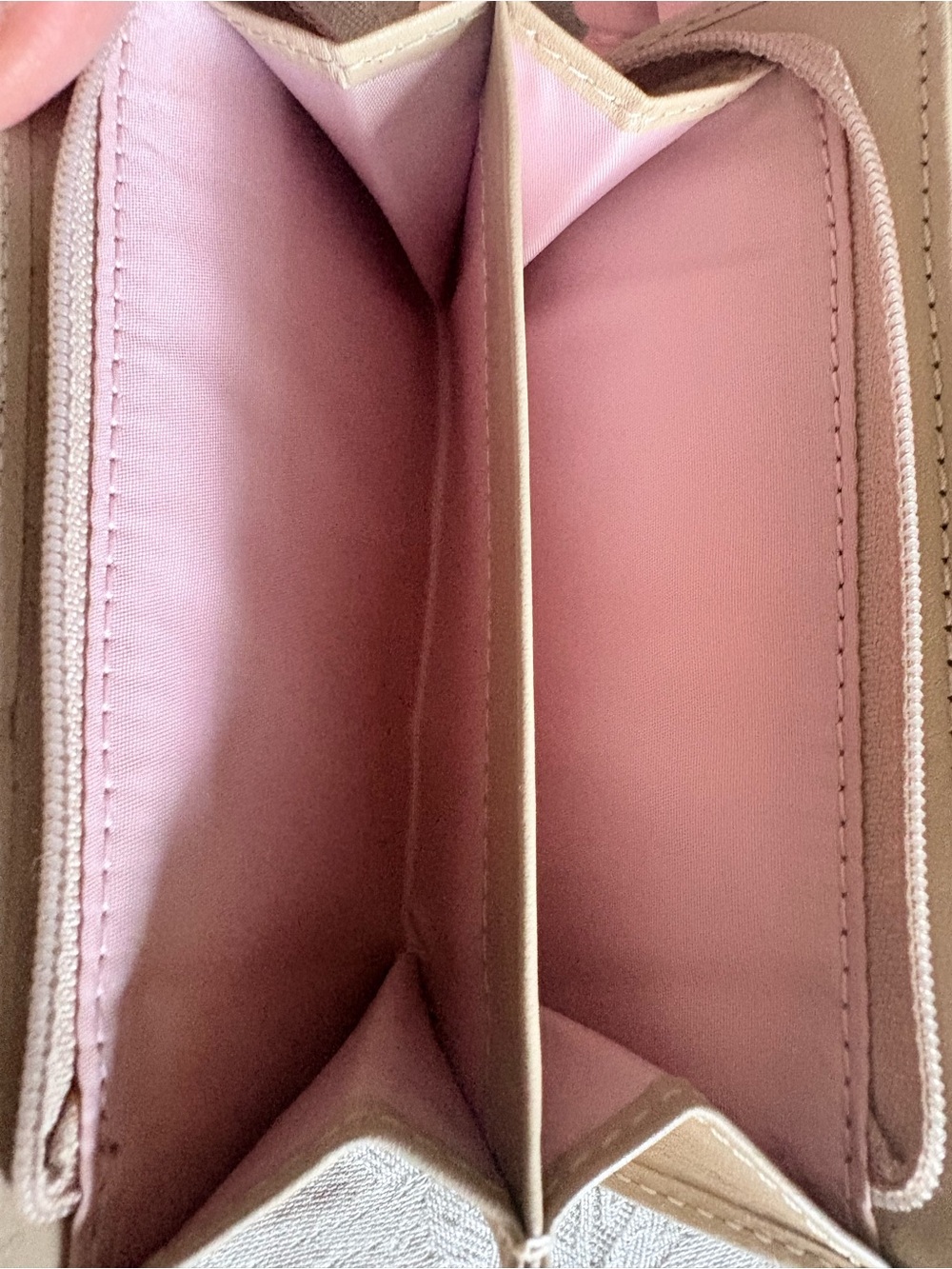 Coach  EMBOSSED PATENT LEATHER Wallet Limited Edition - LNC - Picture 9 of 15